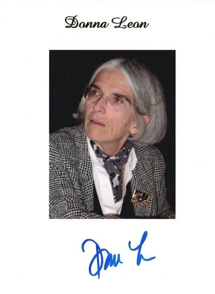 Autogramm Literatur (USA) | Donna LEON | 2000er Foto (Portrait Color XM) 2