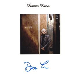 Autogramm Literatur (USA) | Donna LEON | 2000er Foto (Portrait Color XM) 3
