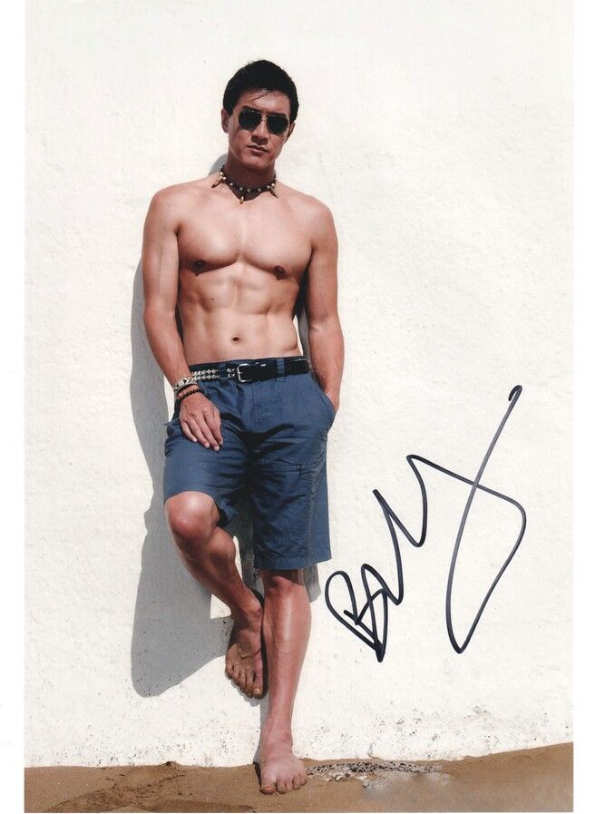 Autogramm Film (USA) | Brian YANG | 2010er Foto (Portrait Color XL) Topless