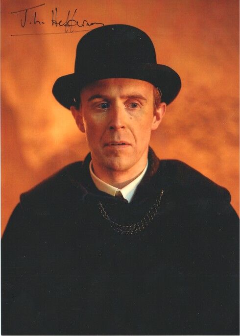 Autogramm Film (UK) | John HEFFERNAN | 2024 Foto (Filmszene Color XM) "Gentleman Moscow" 1