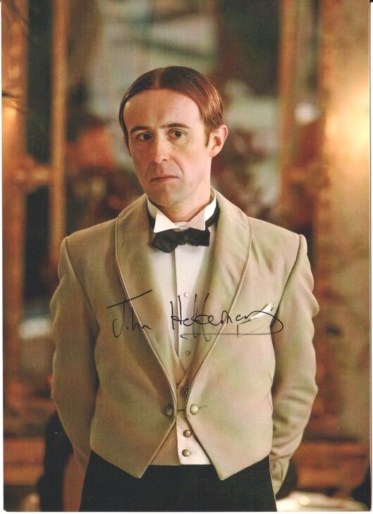 Autogramm Film (UK) | John HEFFERNAN | 2024 Foto (Filmszene Color XM) "Gentleman Moscow" 2