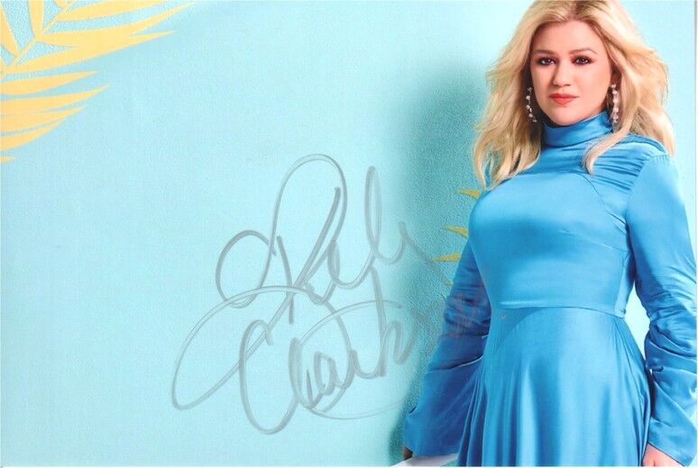 Autogramm Pop / TV (USA) | Kelly CLARKSON | 2020er Foto (Portrait Color XM) SEXY