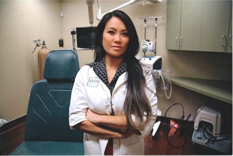 Autogramm TV / YouTube (USA) | Sandra LEE | 2020er Foto (Portrait Color XM) "Dr. Pimple Popper" 1