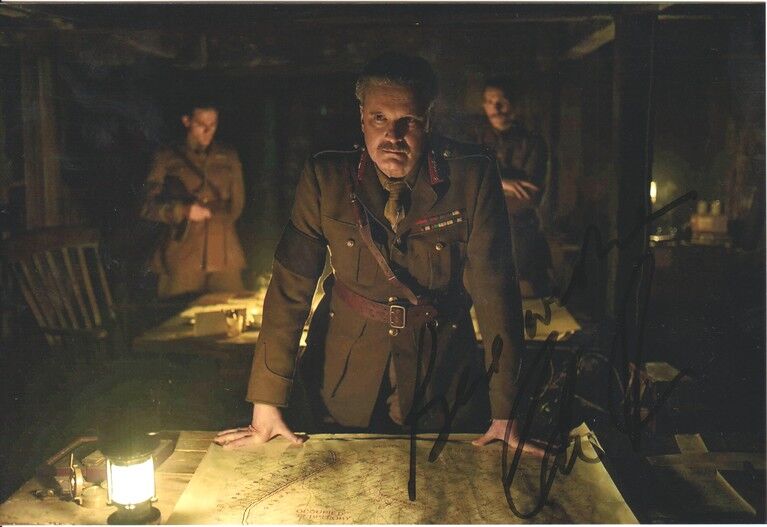 Autogramm Film (UK) | Colin FIRTH | 2018 Foto (Filmszene Color XL) "1917"