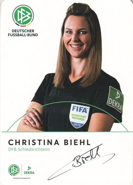 Autogramm Fussball | Schiedsrichter | 2019 Dekra | Christina BIEHL