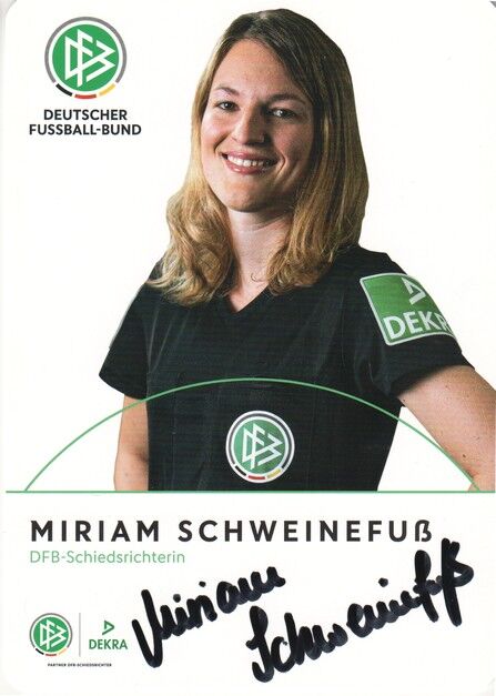 Autogramm Fussball | Schiedsrichter | 2019 Dekra | Miriam SCHWEINEFUSS