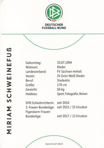Autogramm Fussball | Schiedsrichter | 2019 Dekra | Miriam SCHWEINEFUSS