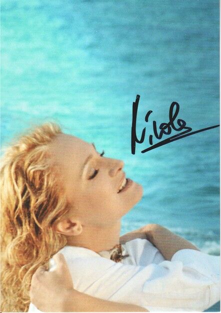 Autogramm Schlager | NICOLE | 2005 ""Alles Fliesst" (Portrait Color Sony)