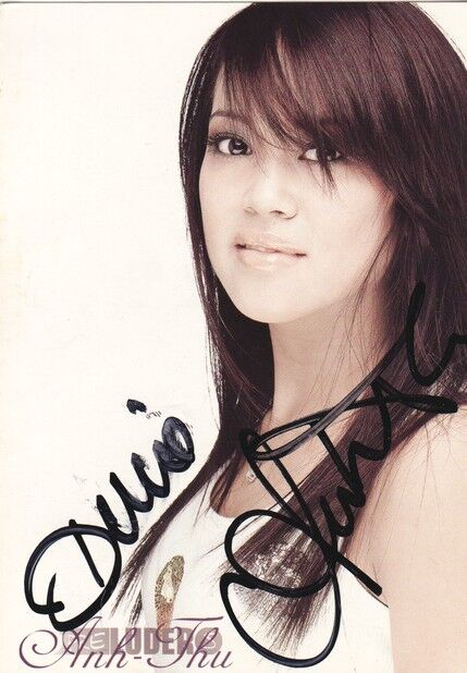 Autogramm Pop | PRELUDERS Ann-Thu | 2004 "Hotter Than You Kow" (Portrait Color)