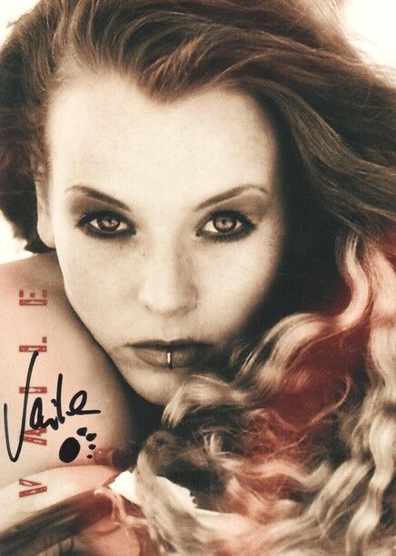 Autogramm Pop / Schauspieler | Vaile FUCHS | 2005 "Red Rain" (Portrait Color) 2