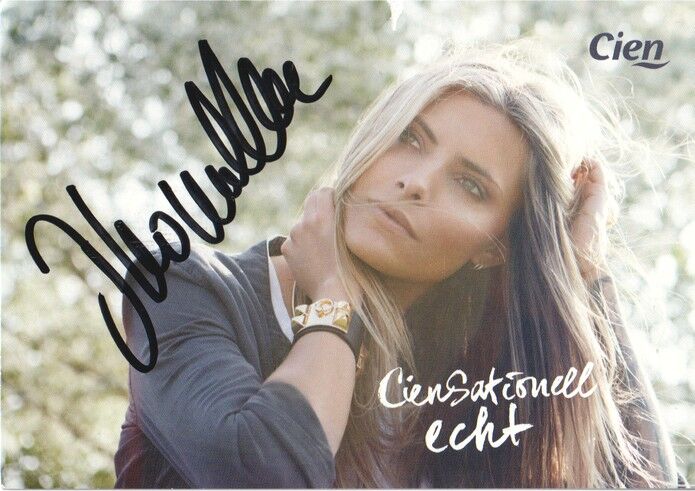 Autogramm Model / TV | Sophia THOMALLA | 2010er (Portrait Color Cien)