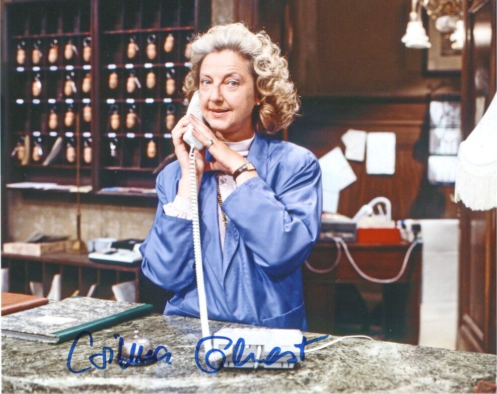 Autogramm Schauspieler | Corinna GENEST | 1991 Foto (Filmszene Color XL) "Total Bedient"