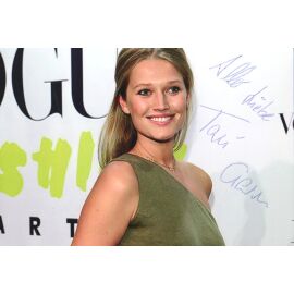Autogramm Model | Toni GARRN | 2019 Foto (Portrait Color Vogue)