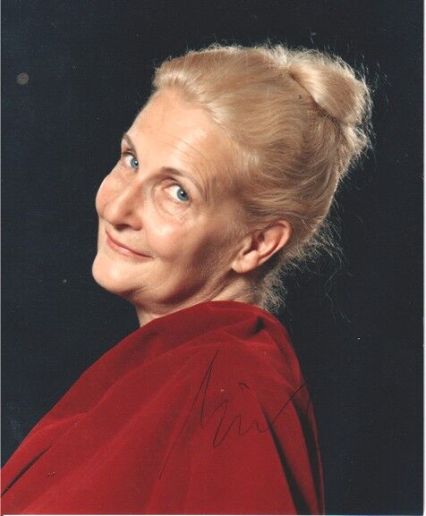 Autogramm Schauspieler | Nina NORA | 2000er Foto (Portrait Color)