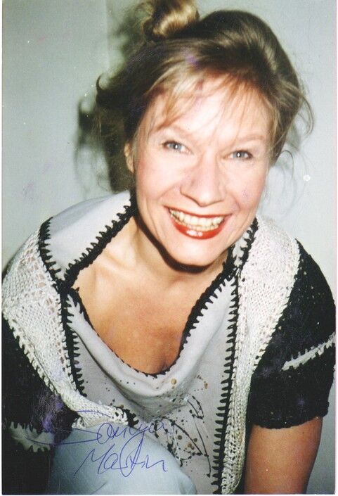 Autogramm Schauspieler | Sonya MARTIN | 2000er Foto (Portrait Color)