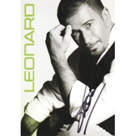 Autogramm Schlager | LEONARD | 2009 "Lass Ein Bisschen Hier" (Portrait SW DA)