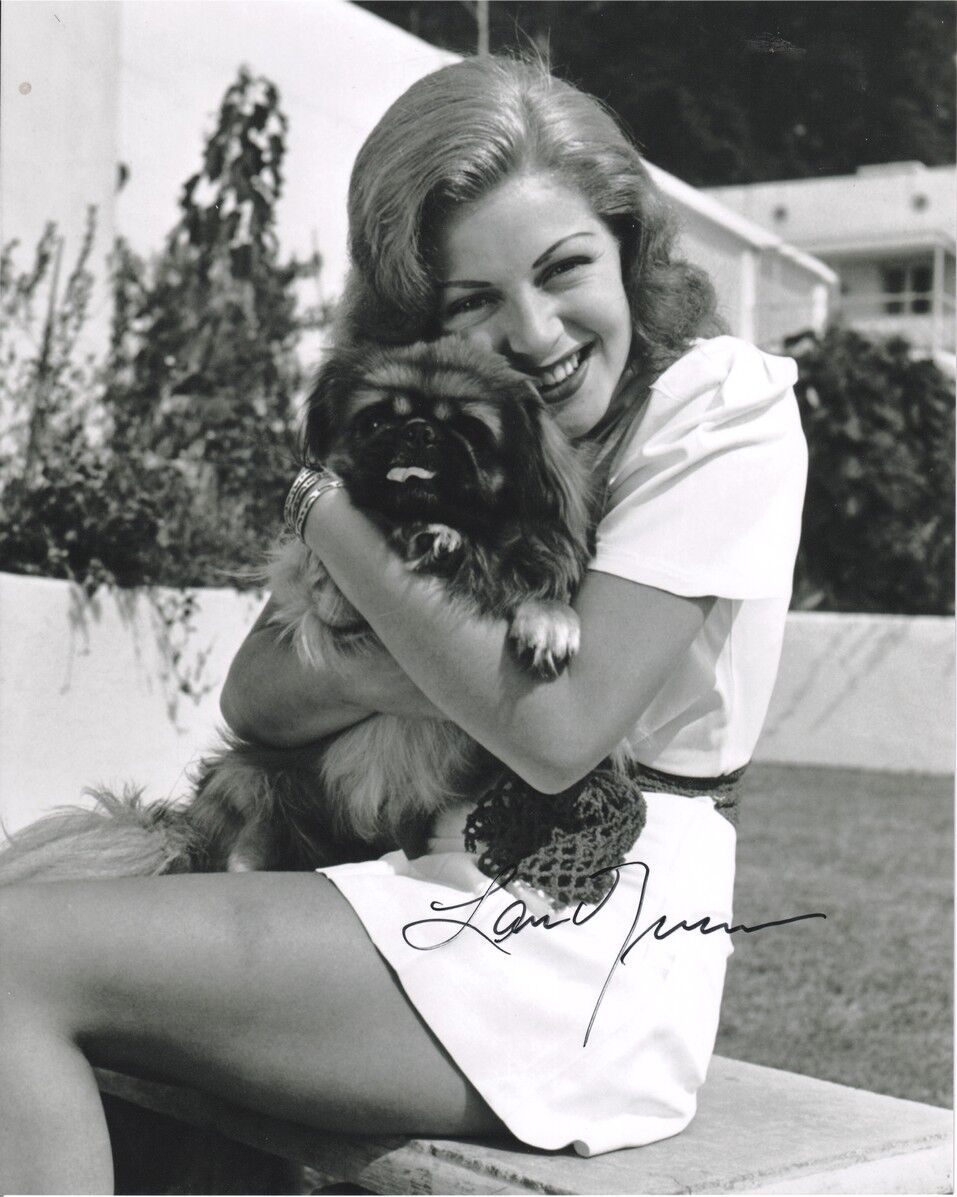 Autogramm Film (USA) | Lana TURNER | 1970er Foto (Portrait SW XL mit Hund)