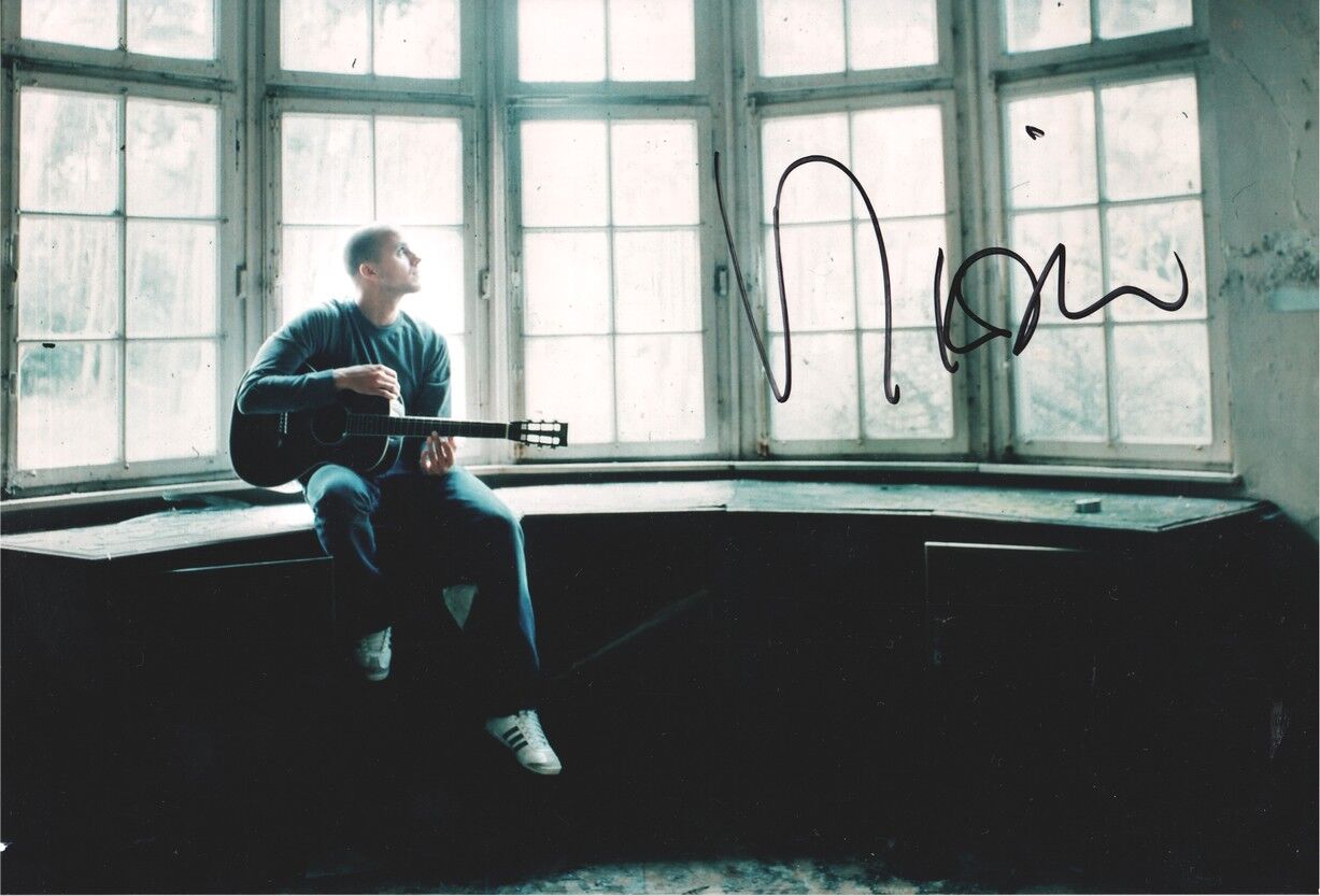 Autogramm Pop (BEL) | MILOW | 2010er Foto (Portrait Color XL)