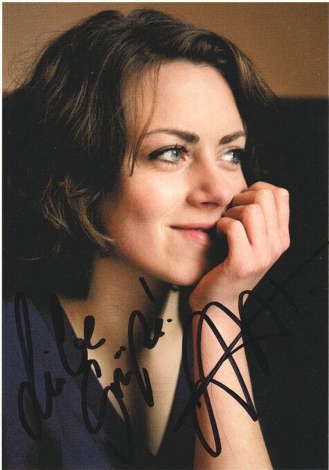 Autogramm Schauspieler | Alice DWYER | 2010er (Portrait Color Weinkoppf)