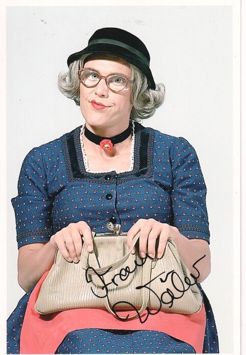 Autogramm Comedy | FRAU WÄBER | 2000er (Portrait Color)