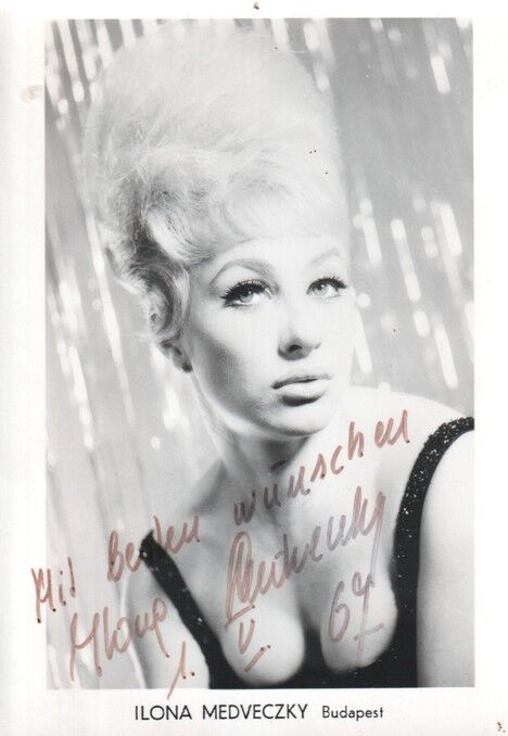 Autogramm Film (HUN) | Ilona MEDVECZKY | 1960er (Portrait SW)