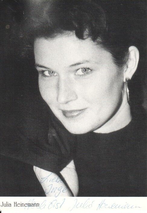 Autogramm Schauspieler | Julia HEINEMANN | 2000er (Portrait SW)