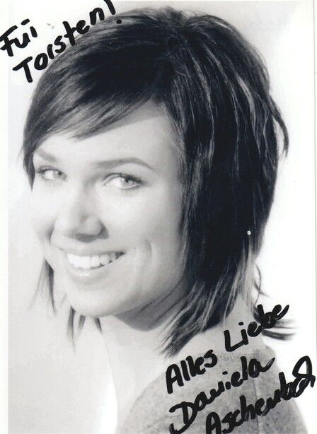Autogramm Schauspieler | Daniela ASCHENBACH | 2000er Foto (Portrait SW)