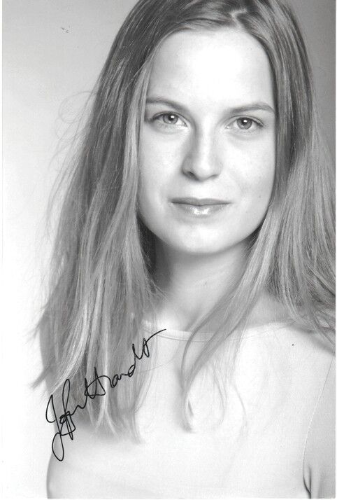 Autogramm Schauspieler | Julia HARTMANN | 2000er Foto (Portrait SW)