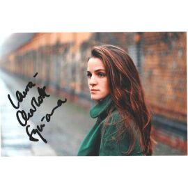 Autogramm Schauspieler | Laura-Charlotte SYNIAWA | 2000er Foto (Portrait Color)