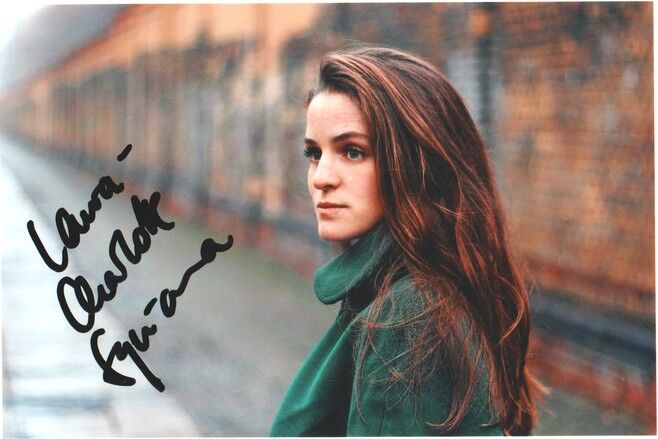 Autogramm Schauspieler | Laura-Charlotte SYNIAWA | 2000er Foto (Portrait Color)