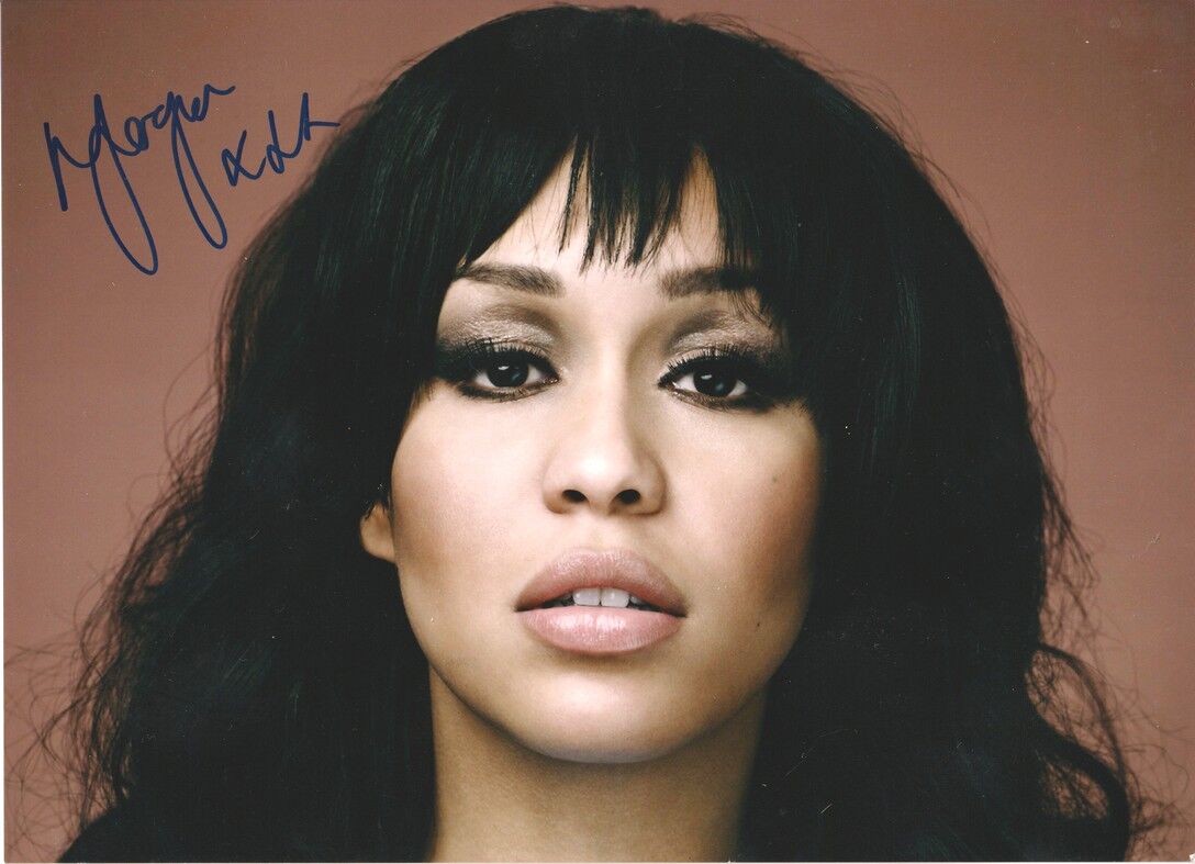 Autogramm Pop (UK) | Rebecca FERGUSON | 2011 Foto (Portrait Color XL) 1