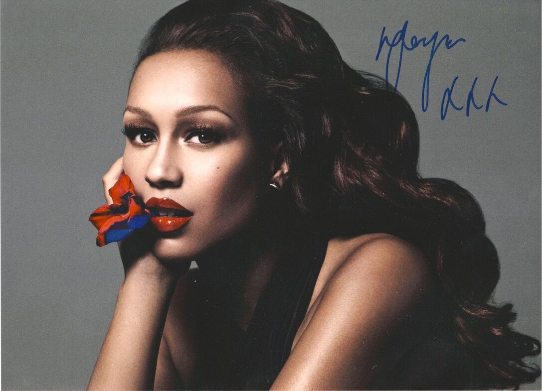 Autogramm Pop (UK) | Rebecca FERGUSON | 2011 Foto (Portrait Color XL) 2
