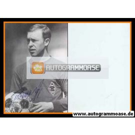 Autogramm Fussball | Borussia Mönchengladbach | 1960er | Bernd RUPP (Portrait SW mit Ball)