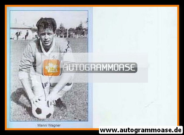 Autogramm Fussball | TSV 1860 München | 1960er Retro | Manfred WAGNER (sitzend mit Ball)