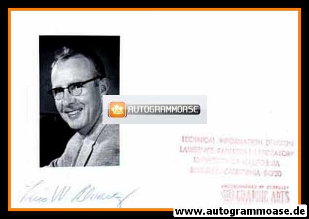 Autogramm Wissenschaft | Luis Walter ALVAREZ | 1960er Foto (Portrait SW)