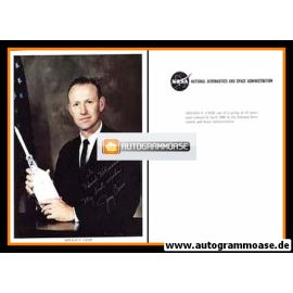 Autogramm Raumfahrt (NASA) | Gerald P. CARR | 1966 (Portrait Color XL)