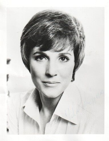 Autogramm Film (UK) | Julie ANDREWS | 1970er Foto (Portrait SW)