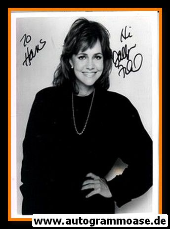 Autogramm Film (USA) | Sally FIELD | 1990er Foto (Portrait SW)