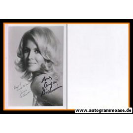 Autogramm Film (USA) | Angie DICKINSON | 1980er Foto (Portrait SW) 2