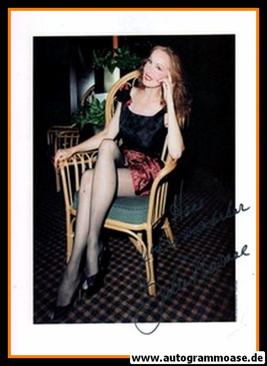 Autogramm Film (USA) | Julie NEWMAR | 1970er (Portrait Color)