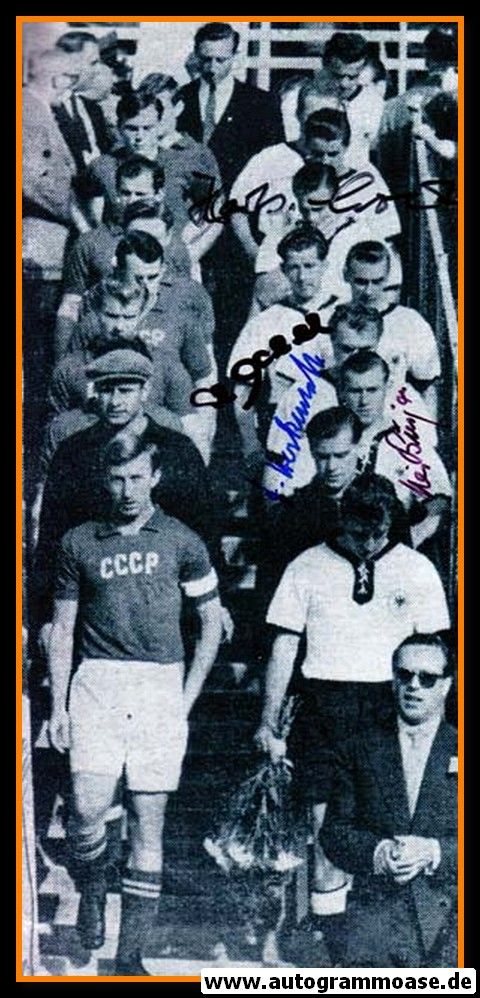 Mannschaftsfoto Fussball | DFB | 1956 + 4 AG (Biesinger, Eckel, Erhardt, Herkenrath) Einlauf UdSSR
