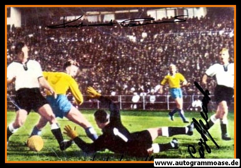 Autogramme Fussball | DFB + Schweden | 1958 WM Foto | 3 AG (Hamrin, Herkenrath, Stollenwerk) Spielszene Color