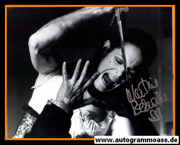Autogramm Film (UK) | Martine BESWICK | 1971 Foto "Dr. Jekyll Sister Hyde"