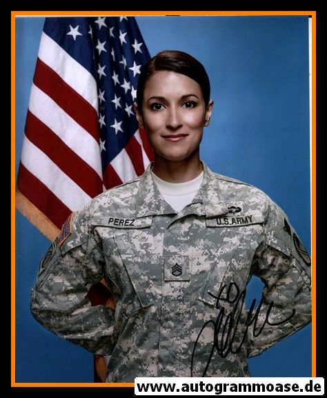 Autogramm Film (USA) | Angelique CABRAL | 2014 Foto "Enlisted"