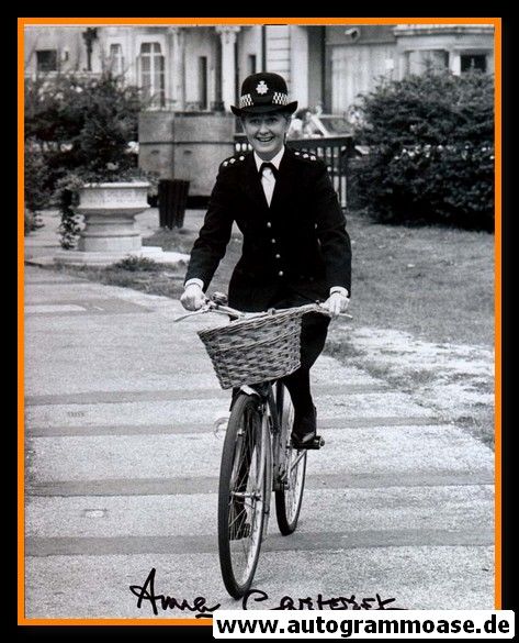 Autogramm Film (UK) | Anna CARTERET | 1980er Foto "Juliet Bravo" 1