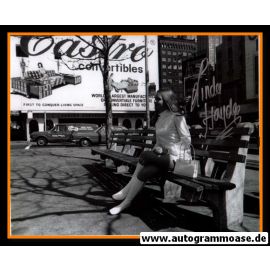 Autogramm Film (UK) | Linda HAYDEN | 1969 Foto (Portrait SW) Times Square