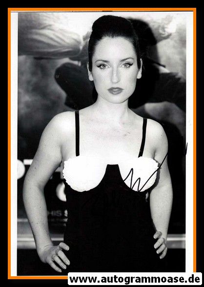 Autogramm Film (USA) | Zoe LISTER-JONES | 2000er Foto (Portrait SW)