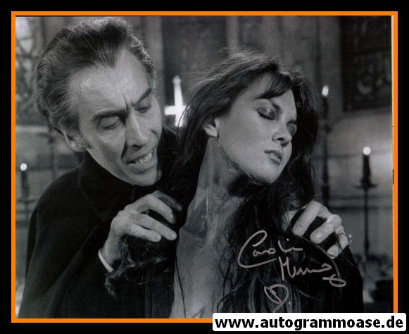 Autogramm Film (UK) | Caroline MUNRO | 1972 Foto "Dracula"