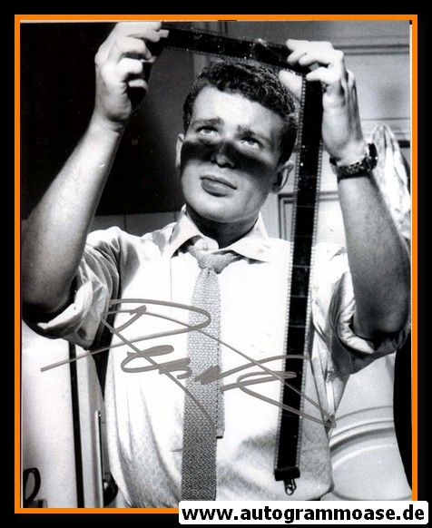 Autogramm Film (UK) | Derren NESBITT | 1961 Foto "Victim"