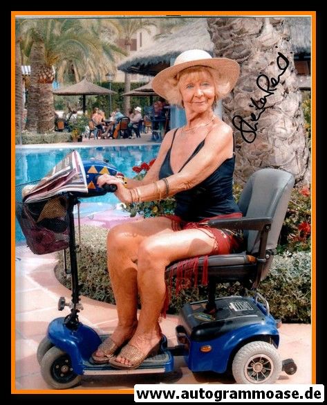 Autogramm Film (USA) | Sheila REID | 2010er Foto "Benidorm"